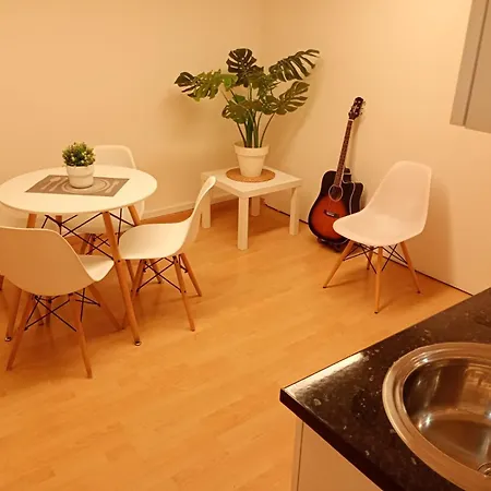 Double Private Center Aragon Street בית הארחה