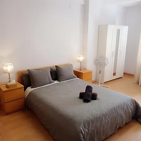 Double Private Center Aragon Street בית הארחה